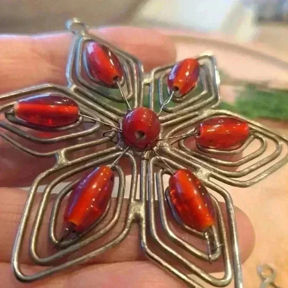 Xhristmas Silver and Red  galss beads Star ornament - Picture 5 of 5